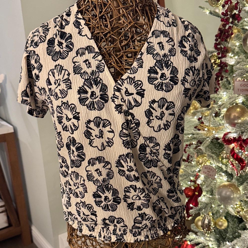 Ann Taylor Factory Black and Cream Floral Crop Top